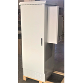 FORMRACK klímás IP66 kültéri rack szekrény 100 mm lábazattal, dupla rétegű