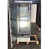 FORMRACK klímás IP66 kültéri rack szekrény 100 mm lábazattal, dupla rétegű