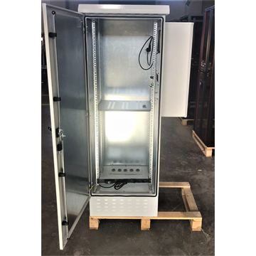 FORMRACK klímás IP66 kültéri rack szekrény 100 mm lábazattal, dupla rétegű