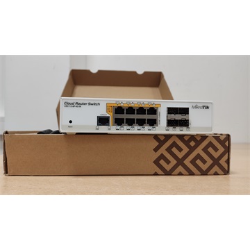 Használt MikroTik CRS112-8P-4S-IN asztali/rackbe szerelhető switch