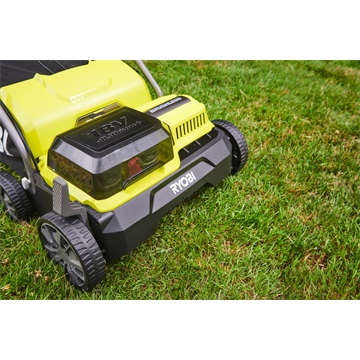 Ryobi 18 V One Plus™ szénkefe nélküli fgyepszellőztető, 40 cm vágási szélességgel,  2 x 4,0 Ah akkumulátor, töltő